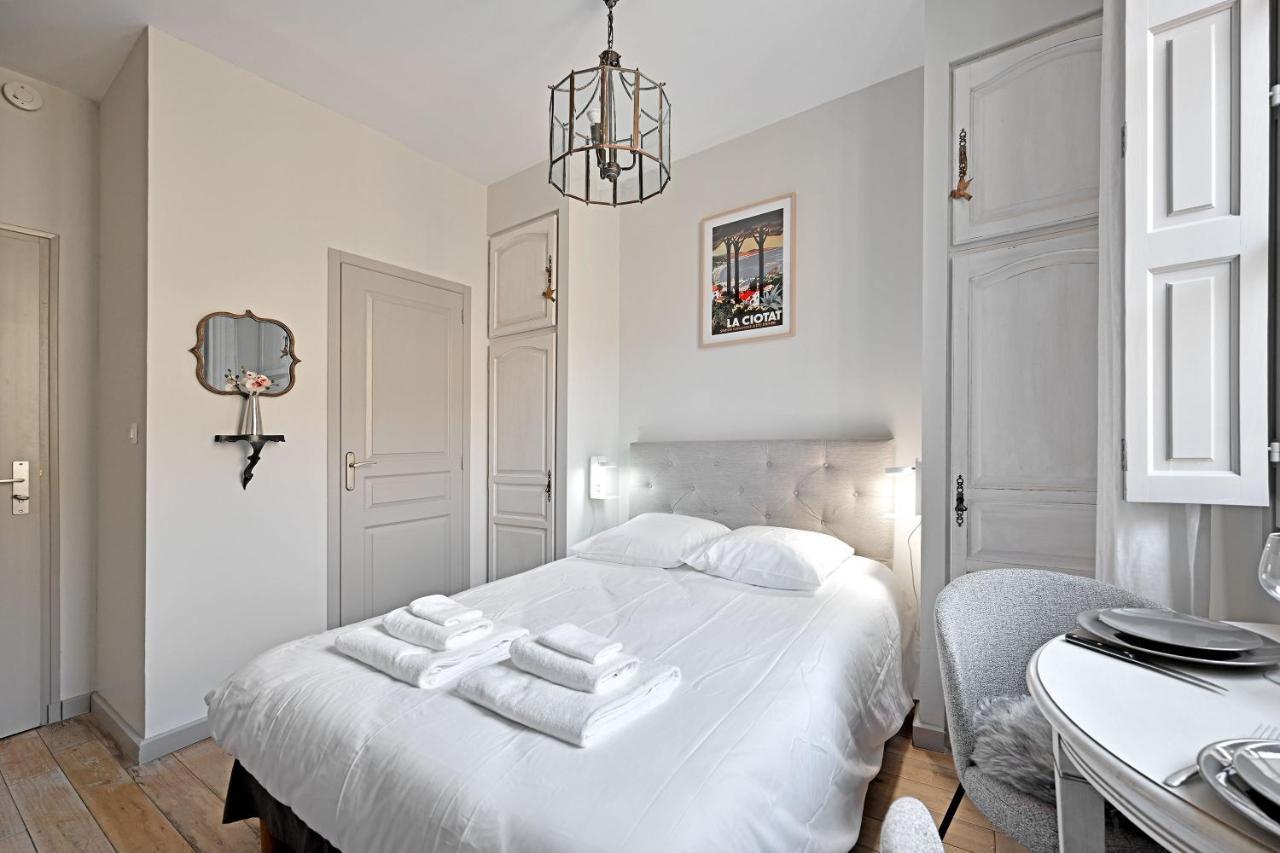 Au Coeur Des Papes, Dans Batisse De Charme Studios & Appartements En Coeur De Ville Avignon Exterior foto