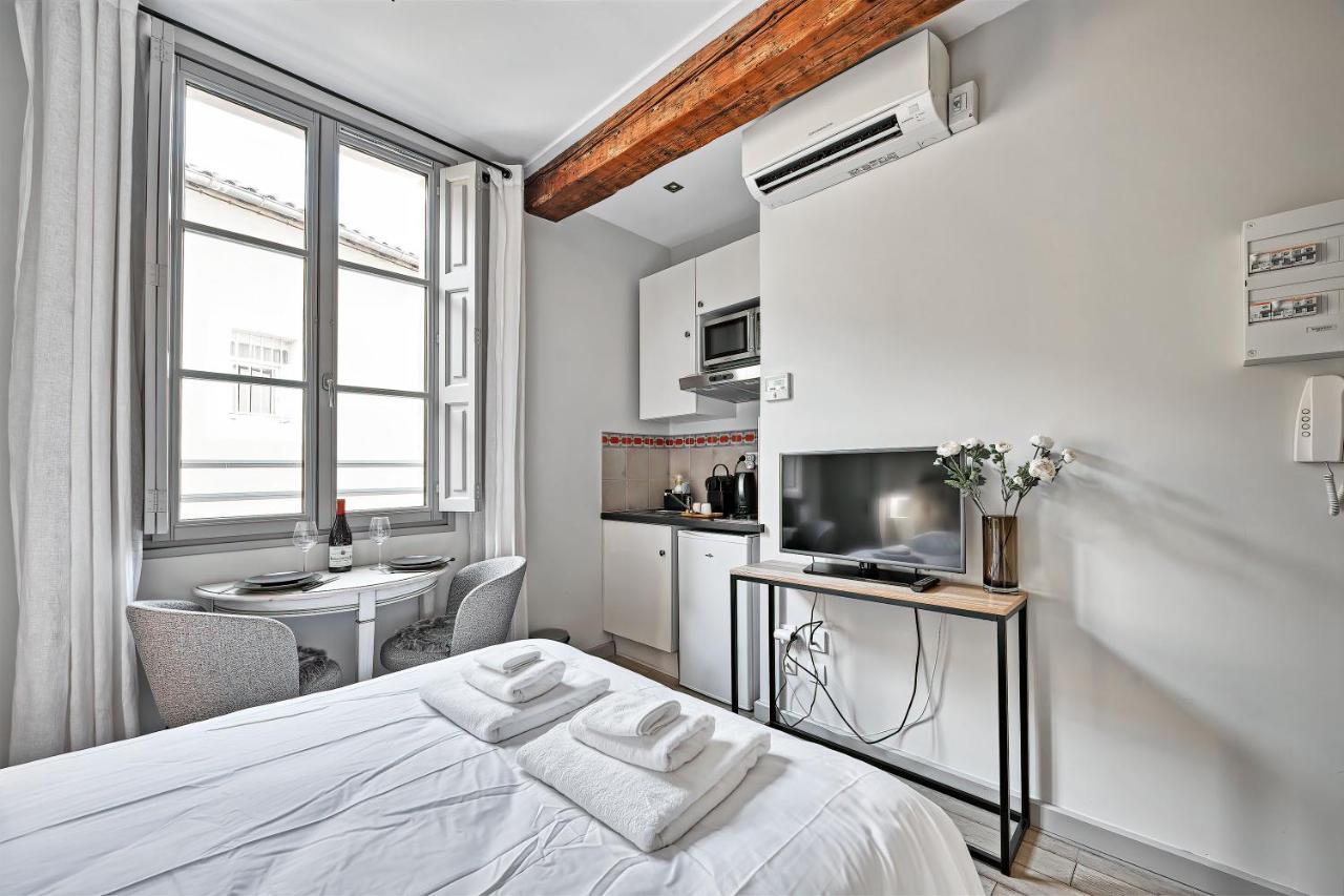 Au Coeur Des Papes, Dans Batisse De Charme Studios & Appartements En Coeur De Ville Avignon Exterior foto
