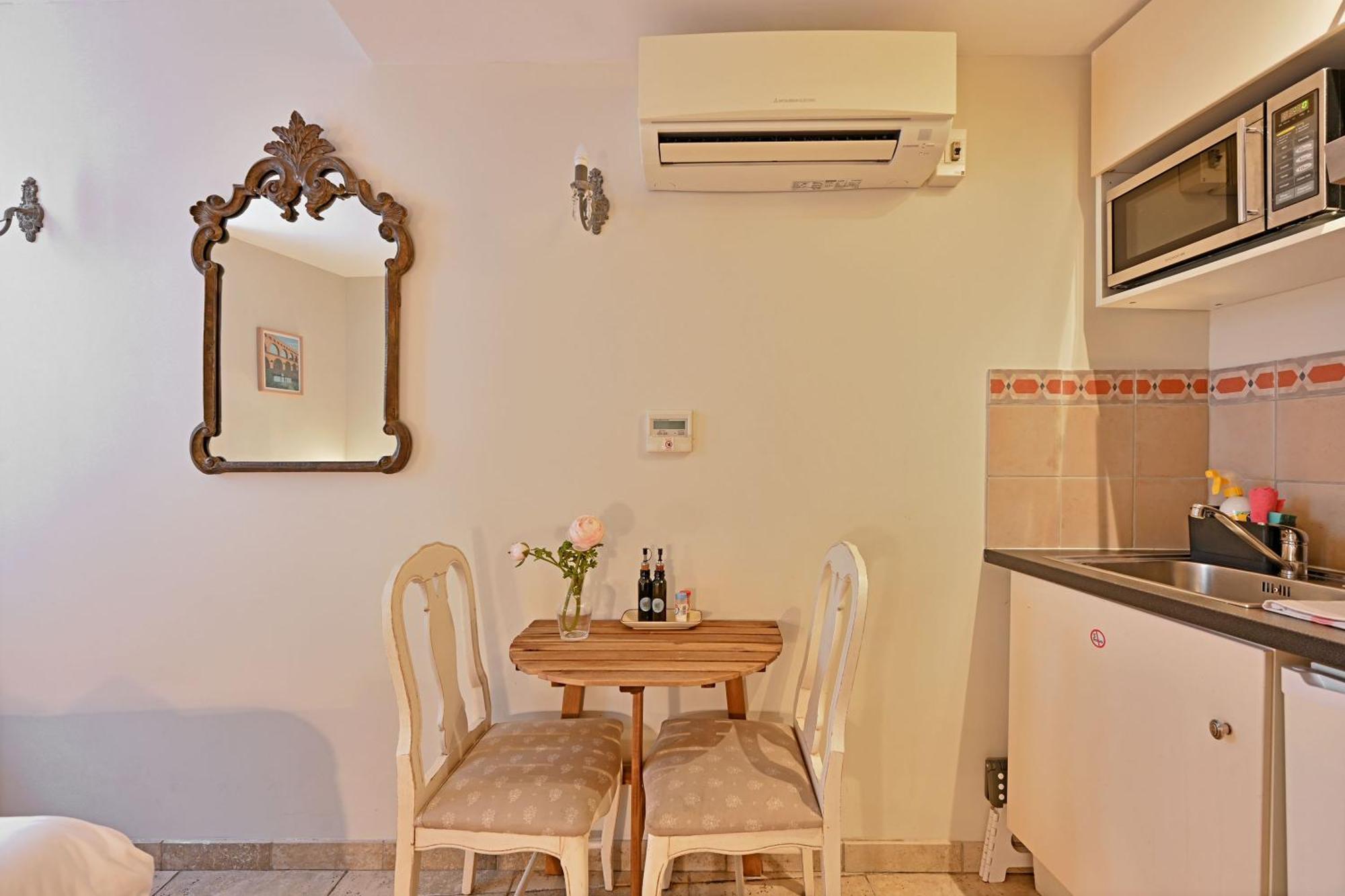 Au Coeur Des Papes, Dans Batisse De Charme Studios & Appartements En Coeur De Ville Avignon Exterior foto