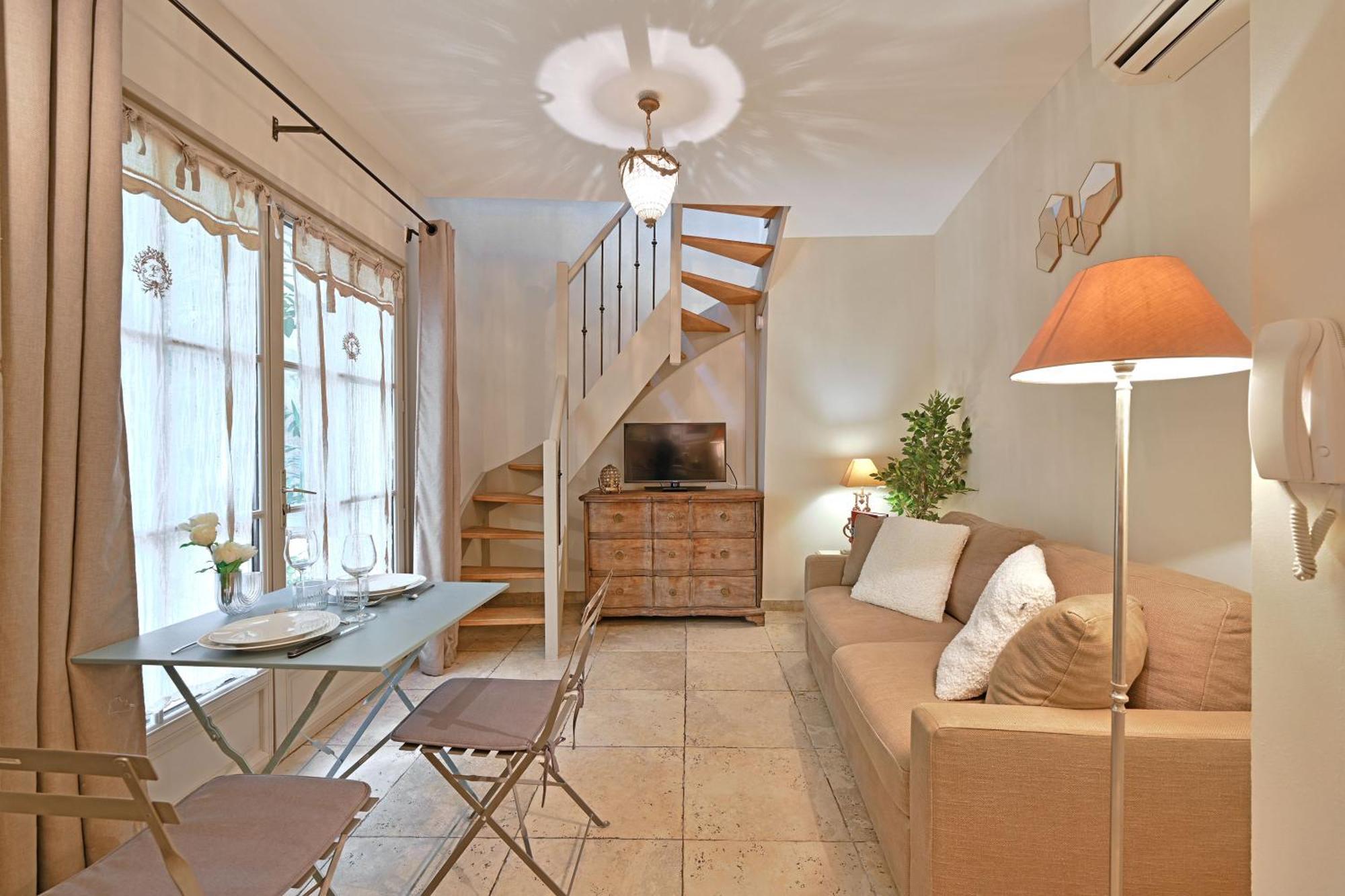 Au Coeur Des Papes, Dans Batisse De Charme Studios & Appartements En Coeur De Ville Avignon Exterior foto
